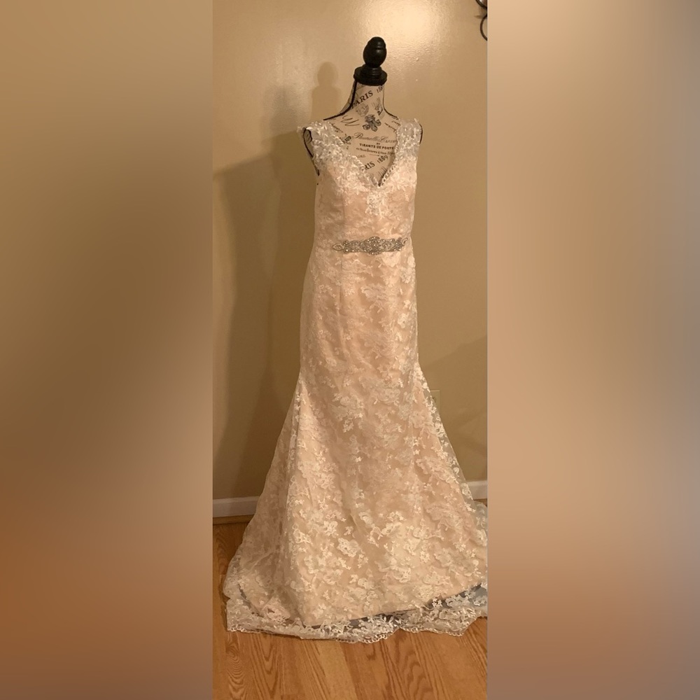 ๐๐ IVORY & PEACH WEDDING DRESS ๐๐ - Picture 2 of 7